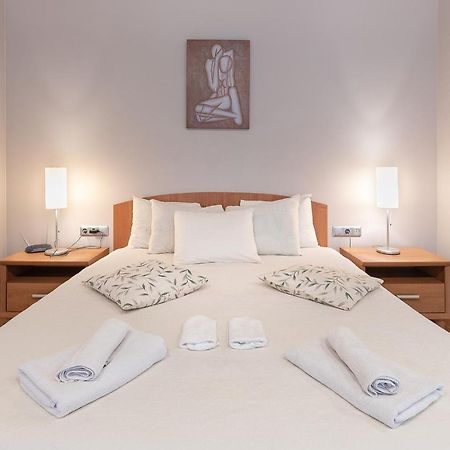 Room In Bb - Valensija - Suite For Two In Nice Hotel Jūrkalne Dış mekan fotoğraf