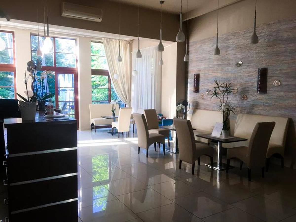 Room In Bb - Valensija - Suite For Two In Nice Hotel Jūrkalne Dış mekan fotoğraf